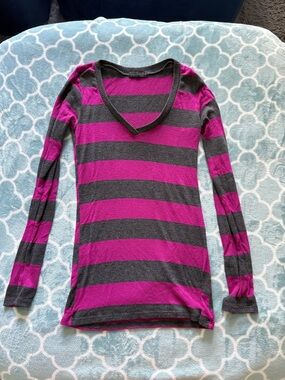 one clothing Women's V-Neck Long Sleeve Striped Tee in Magenta & Charcoal